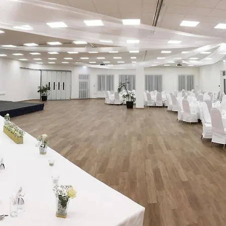 Novapark Flugzeughotel 酒店 3*