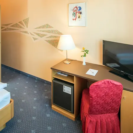 Novapark Flugzeughotel 酒店 3*