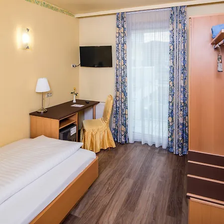 Novapark Flugzeughotel 3* 格拉茨
