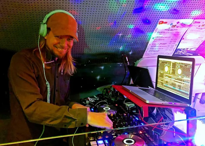 Novapark Flugzeughotel 酒店 格拉茨