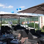 Novapark Flugzeughotel Грац