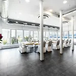 Novapark Flugzeughotel Грац