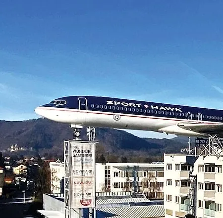 Novapark Flugzeughotel 酒店 3*