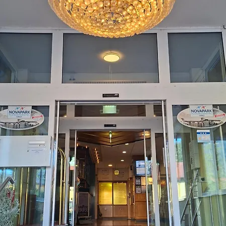 Novapark Flugzeughotel 3* 그라츠