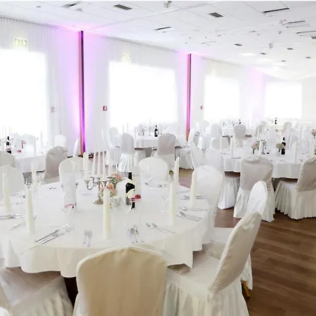 Novapark Flugzeughotel Szálloda 3*
