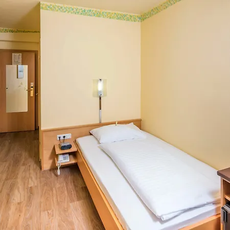 Novapark Flugzeughotel Hotell Graz