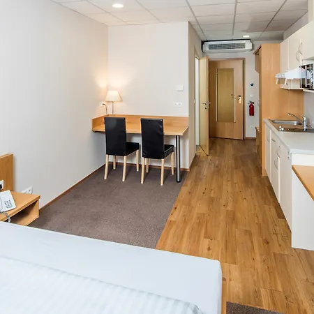 Novapark Flugzeughotel Hotell Graz