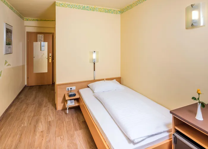 Novapark Flugzeughotel 3*